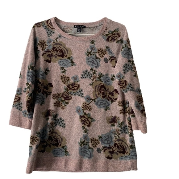 Tribal Tops - Beautiful Tribal floral print 3/4 sleeve soft pullover top size M